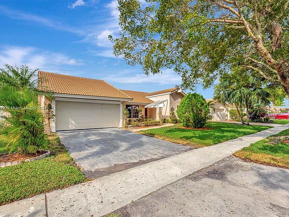 3rd image of 10501 NW 5th Mnr