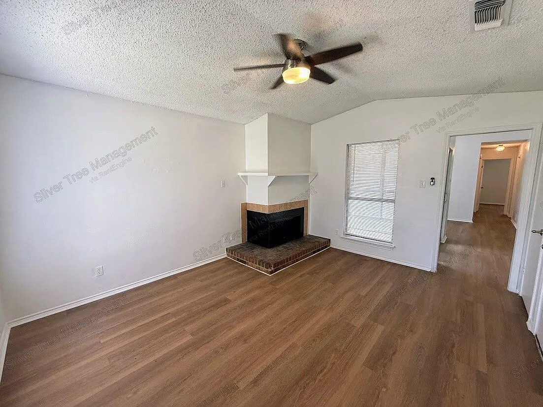 2 bed, 2.0 bath, 1054 sqft, $1,345 — Photo 3