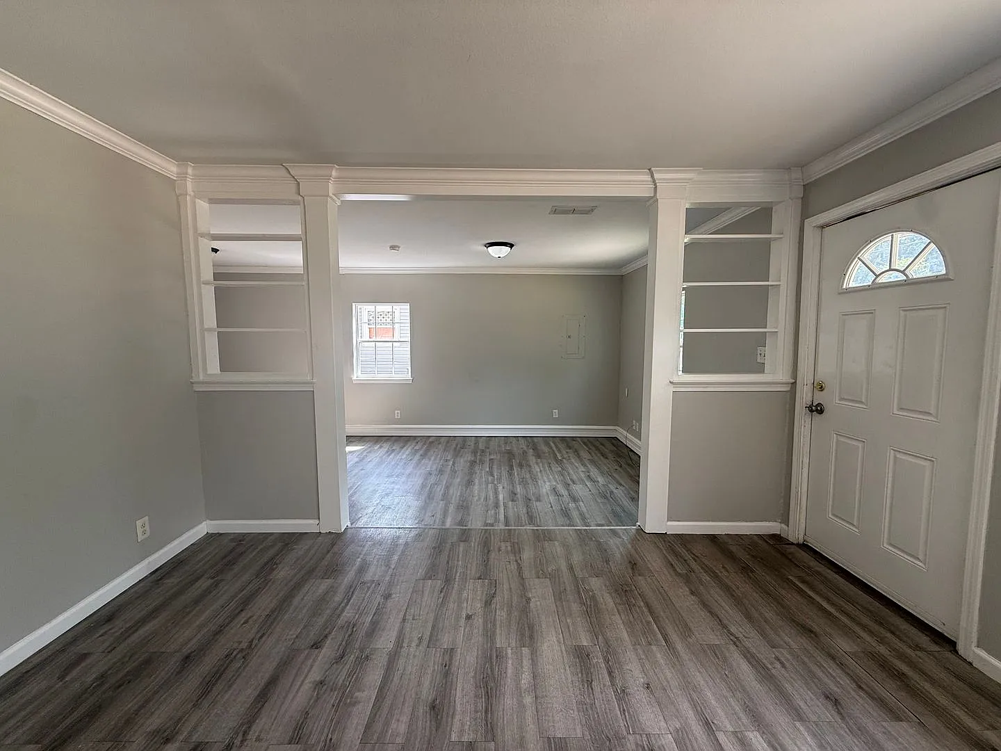 3 bedroom 1 bath available now! — Photo 3