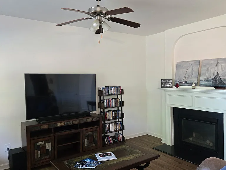 4655 Cabrini Pl — Photo 8