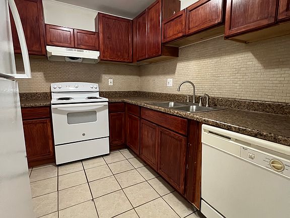 4th image of 6410 Holcomb Way #6410