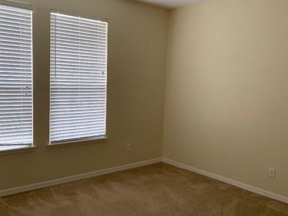 3rd image of 512 Lake Cove Pointe Cir