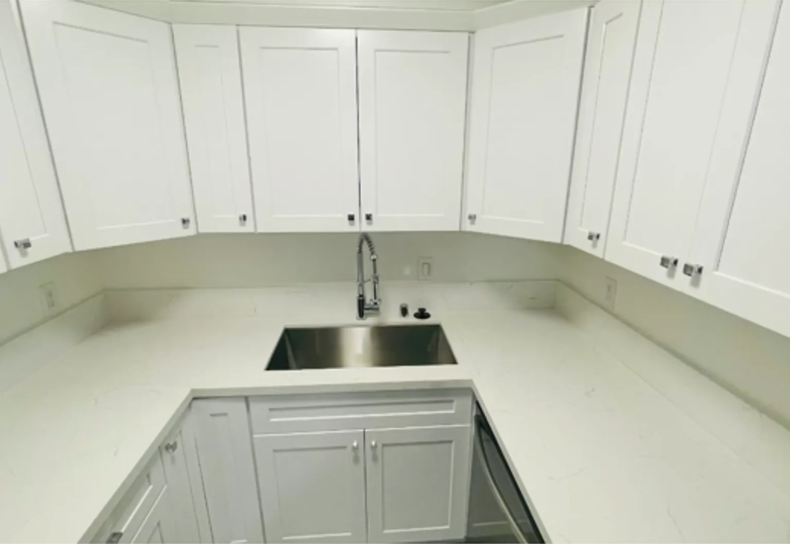 1595 E. Chevy Chase Drive — Photo 3