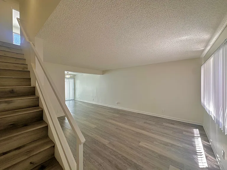 25907 Oak St — Photo 10