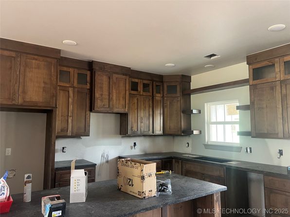 16860 W Sierra Cir, Tahlequah, OK 74464