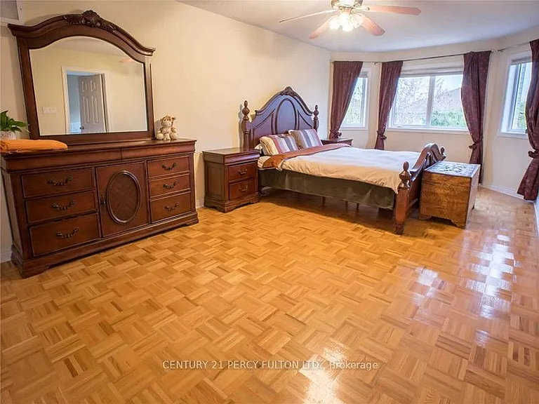 14 Montesano Cres — Photo 8