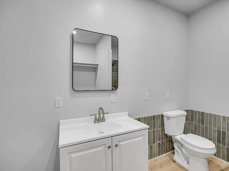 Riverside Suites — Photo 54
