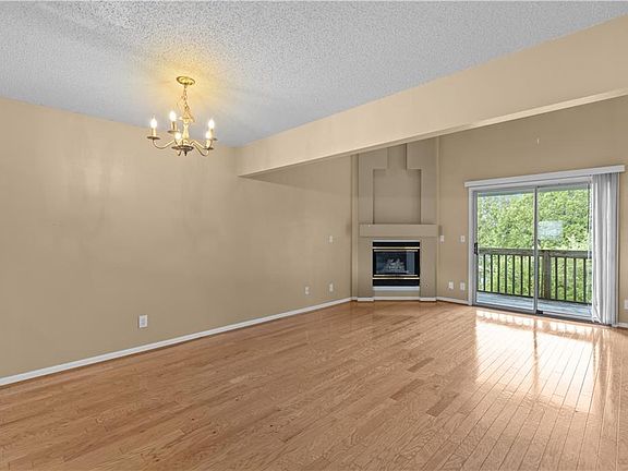 4th image of 4940 Willow Pointe Ln