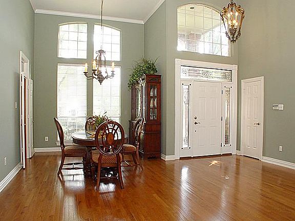 3rd image of 2807 Cottonwood Ln