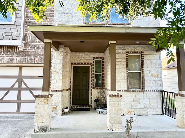 124 Lone Star — Photo 1