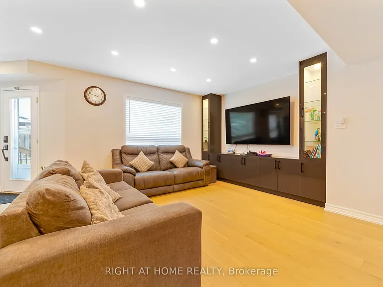 1300 Ravencliffe Ct — Photo 28