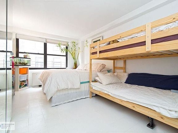 4th image of 7 E 14th St APT 820
