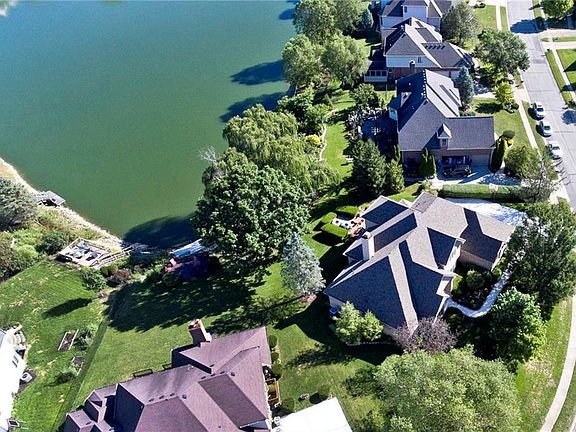 5th image of 6316 Calais Dr