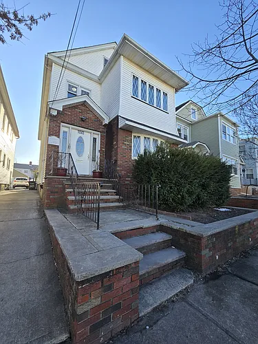 1043 Jefferson Ave #2A Photo 1