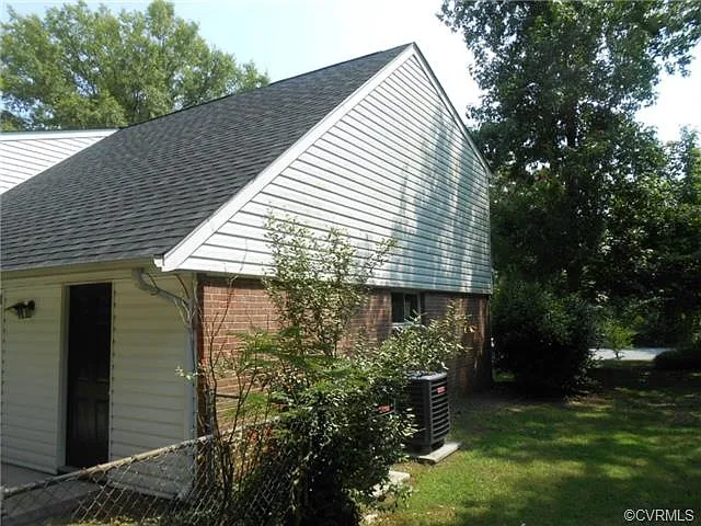 9302 Woodcrest Rd — Photo 16