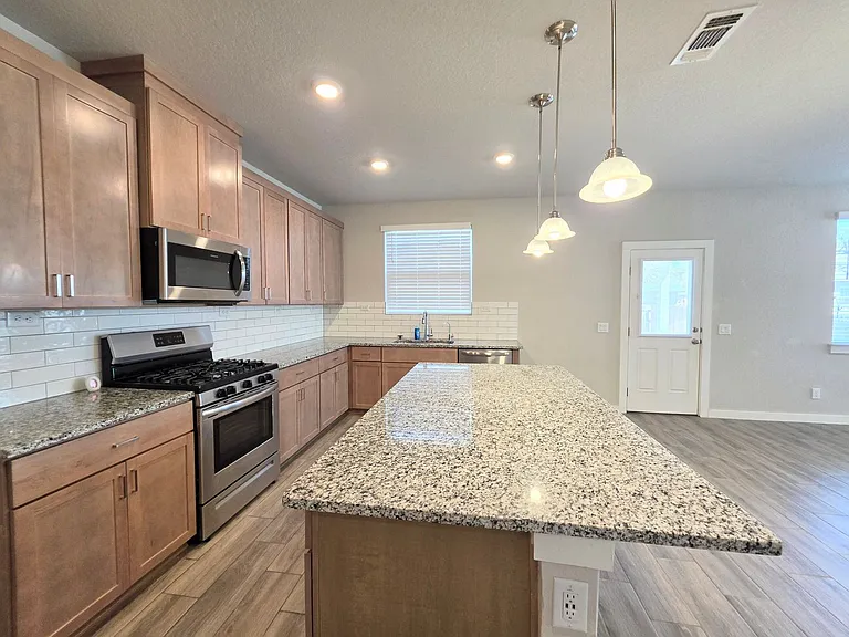 724 Fort Leonard — Photo 10