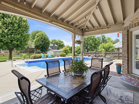 4th image of 7814 Santolina Dr