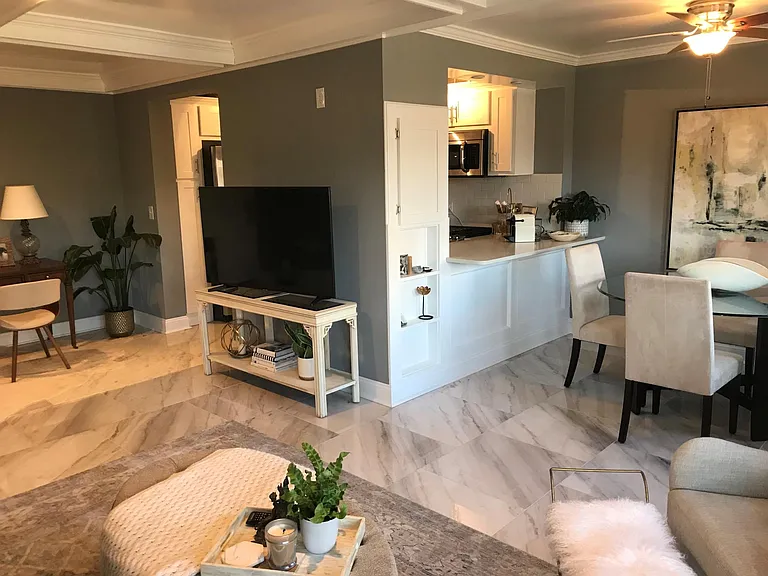 Plaza House — Photo 68