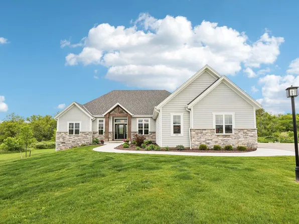 5989 South Quarry Park COURT, New Berlin, WI 53146