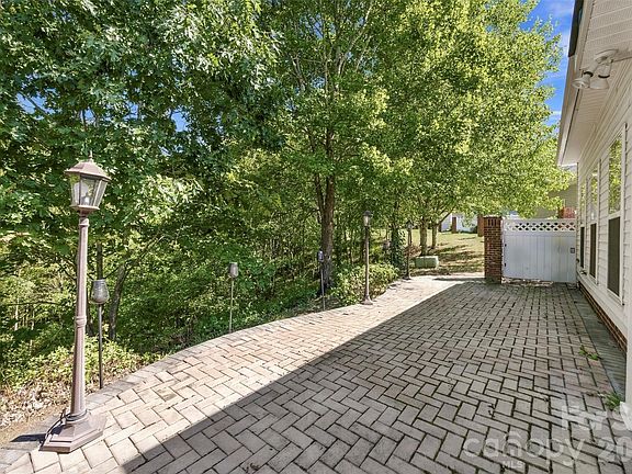 5th image of 14569 Greenpoint Ln