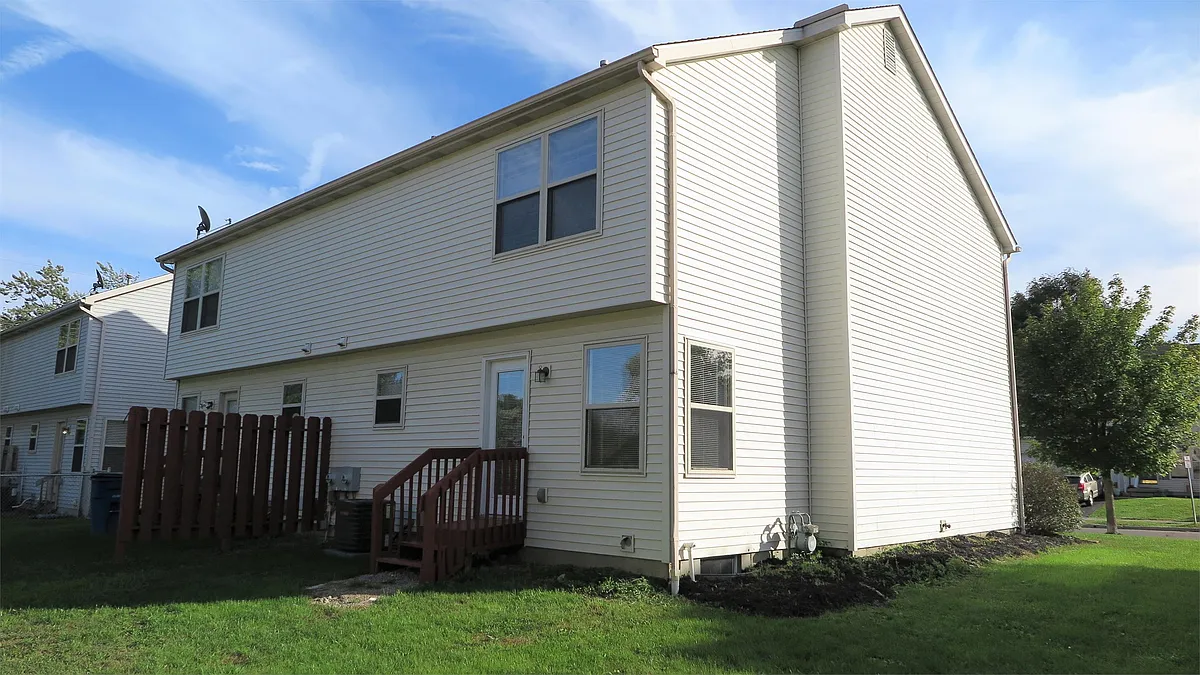 Building Photo - 240 Richards Dr