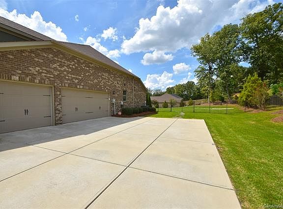 4th image of 742 Lingfield Ln