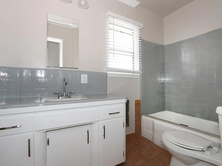 530 Howard St #D — Photo 10