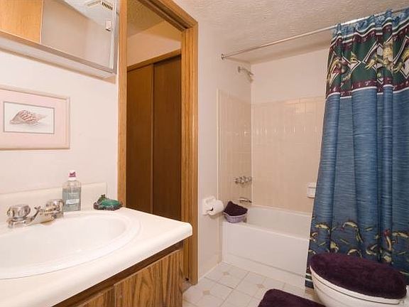 Dual Entry Bath