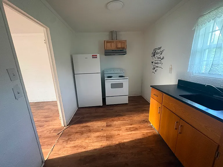 606 Mike St #B — Photo 6