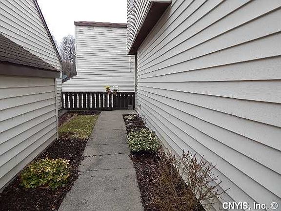 5th image of 301 Woburn Dr