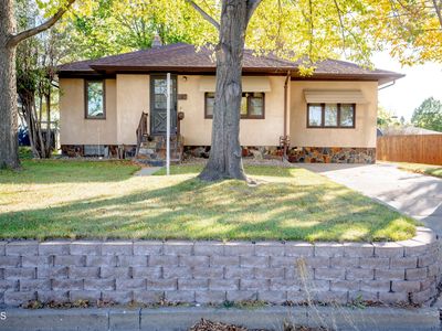 1215 8th Ave SE, Jamestown, ND, 58401