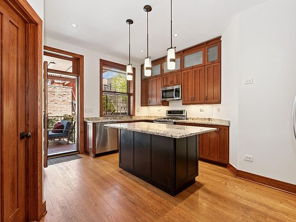 5th image of 1464 W Winona St #1