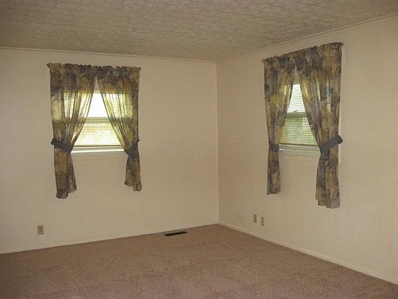 5th image of 810 Daffodil Dr