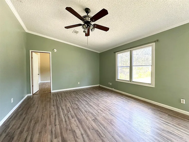 18143 Breezy Dr — Photo 22