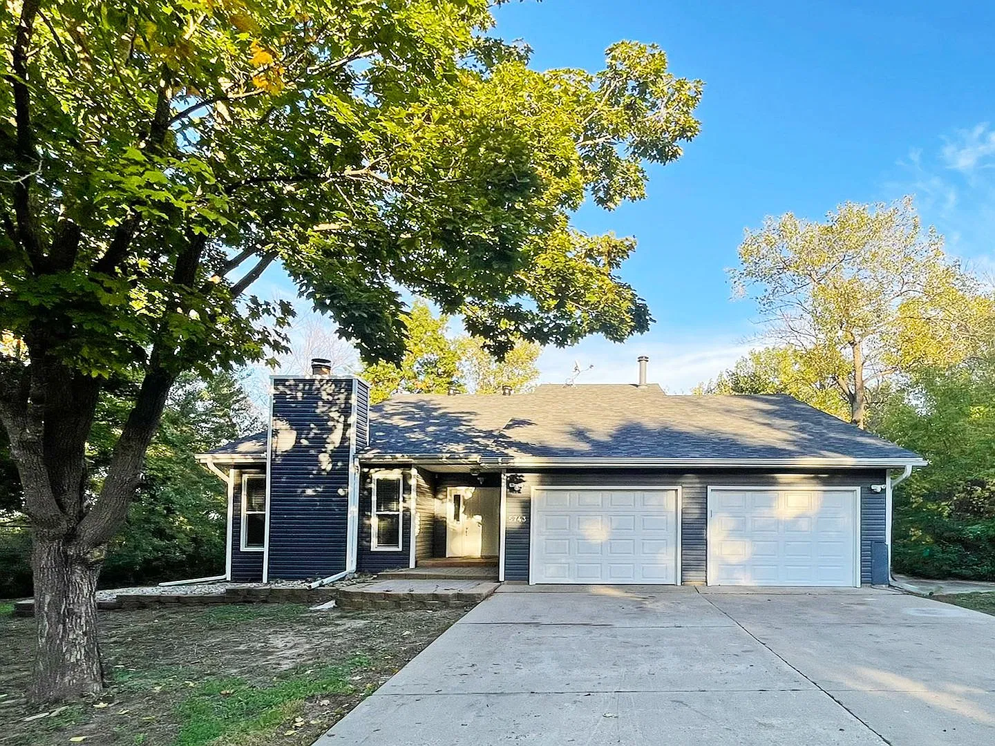 Newly Remodeled Estate Home on 5 Wooded Acres in the Middle of Plymouth! 2 Fireplaces, Vaults, Gr... — Photo 1
