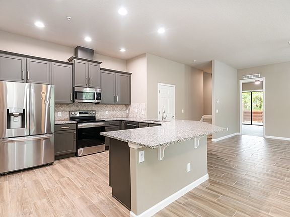4th image of 735 Lanai Cir #105