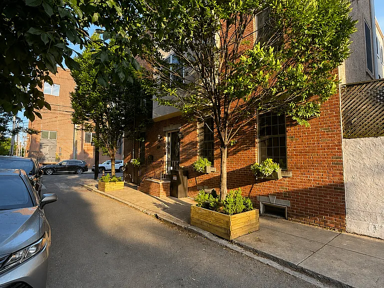 1014 S 22nd St — Photo 35