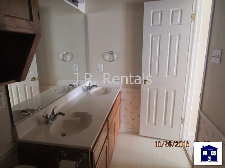 1506 Creek St — Photo 42