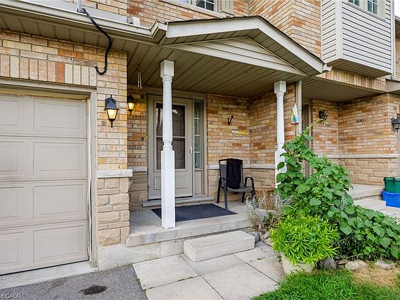 3rd image of 1283 Blanshard Dr #14