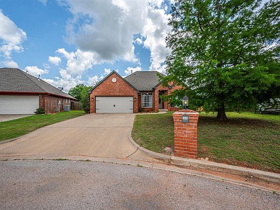 2nd image of 1606 Silver Oak Dr