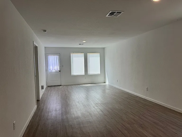 12931 Kathleen St — Photo 14