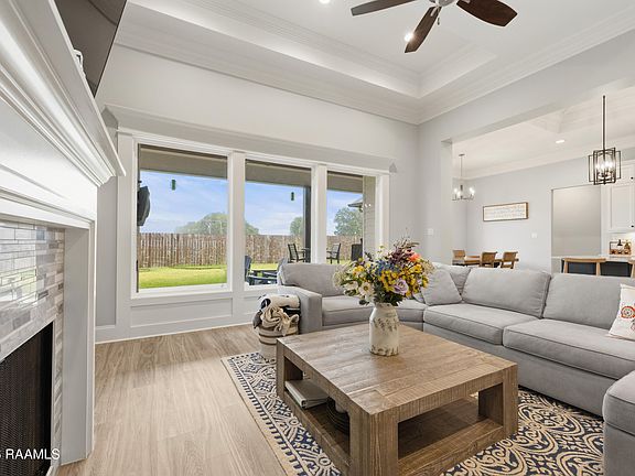 4th image of 306 Canehaven Blvd
