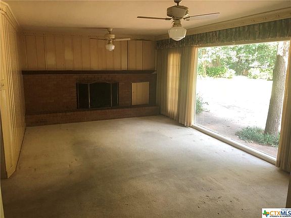 3rd image of 628 W San Antonio St