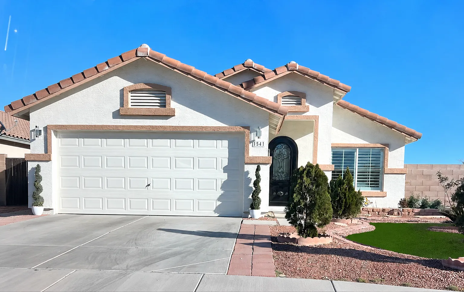 3 bed, 1127 sqft, $2,000 — Photo 1