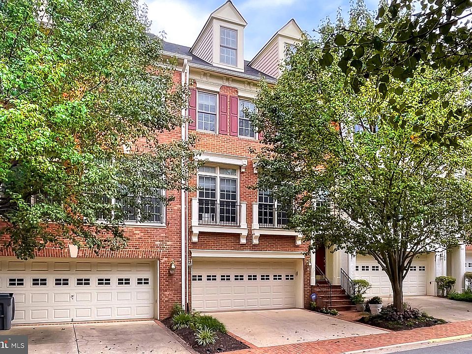 1st image of 7487 Carriage Hills Dr