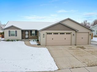 529 Cecelia St, Combined Locks, WI 54113