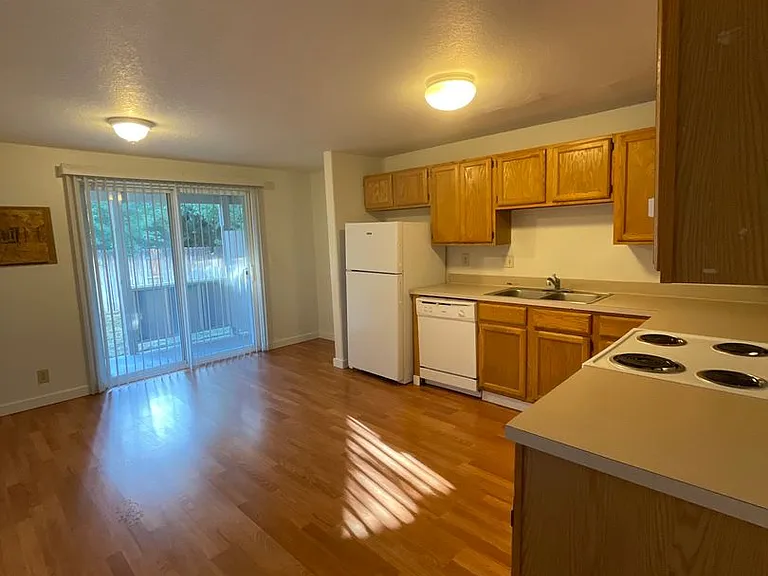 405 NW 17th St — Photo 13