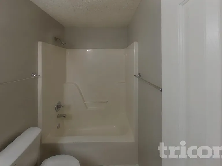 3013 Weybridge Dr — Photo 9