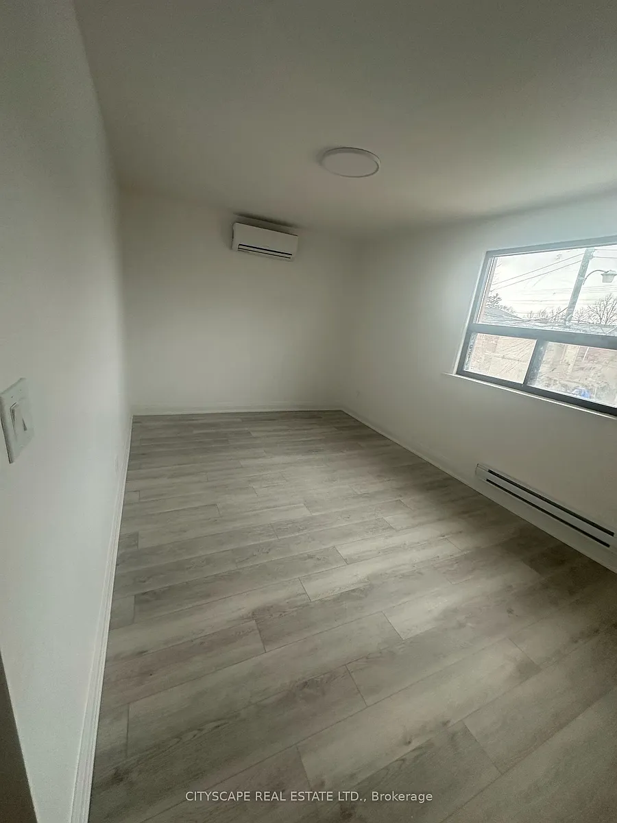 Building Photo - 1710 Saint Clair Ave W #1