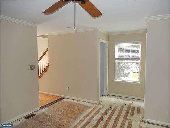 5th image of 20 Woodcrest Ct